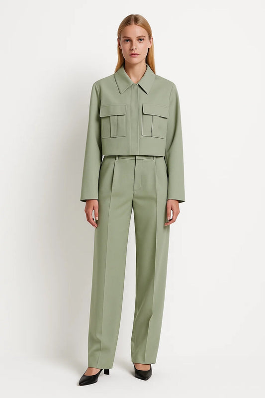 Ensemble avec veste courte et pantalons taille haute