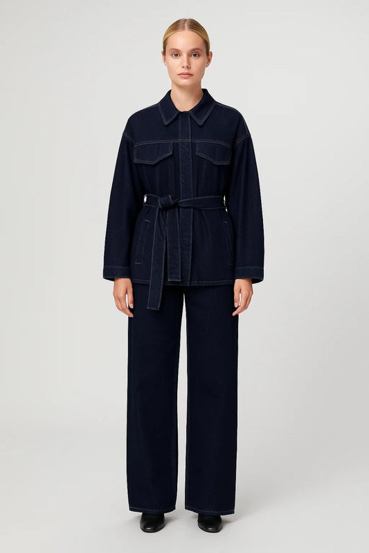 Ensemble complet avec chemise, ceinture et pantalons larges