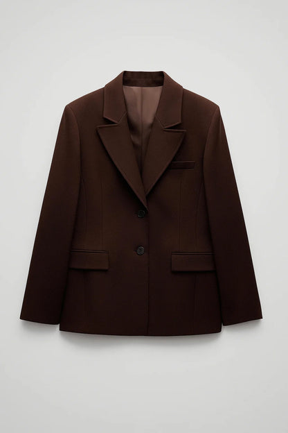 Ensemble deux pièces avec blazer classique et mini-jupe coordonnée