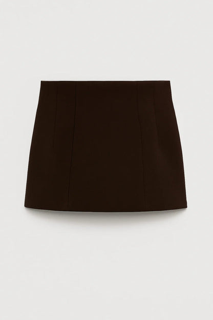 Ensemble deux pièces avec blazer classique et mini-jupe coordonnée