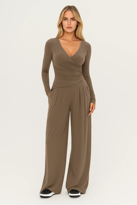 Ensemble deux pièces avec top croisé et pantalon large