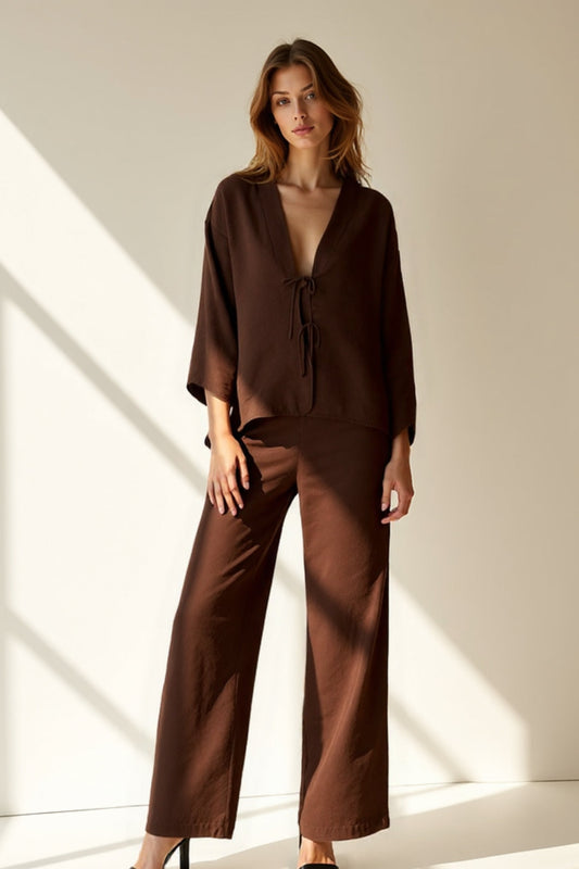 Ensemble avec top à manches larges et pantalons droits | Style minimal et sophistiqué