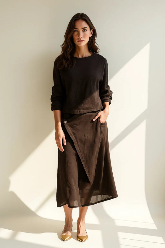 Ensemble avec pull à manches longues et jupe midi asymétrique | Élégance simple et naturelle