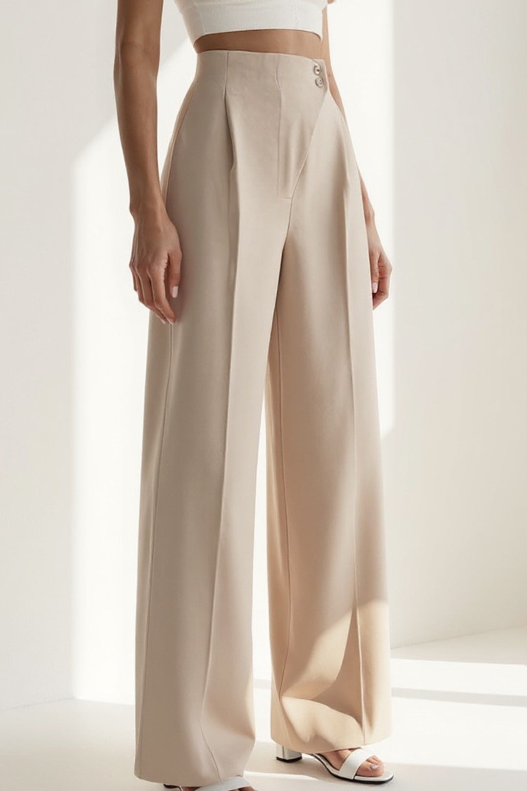 Pantalon large en tissu fluide | Taille haute | Fermeture avec boutons décoratifs