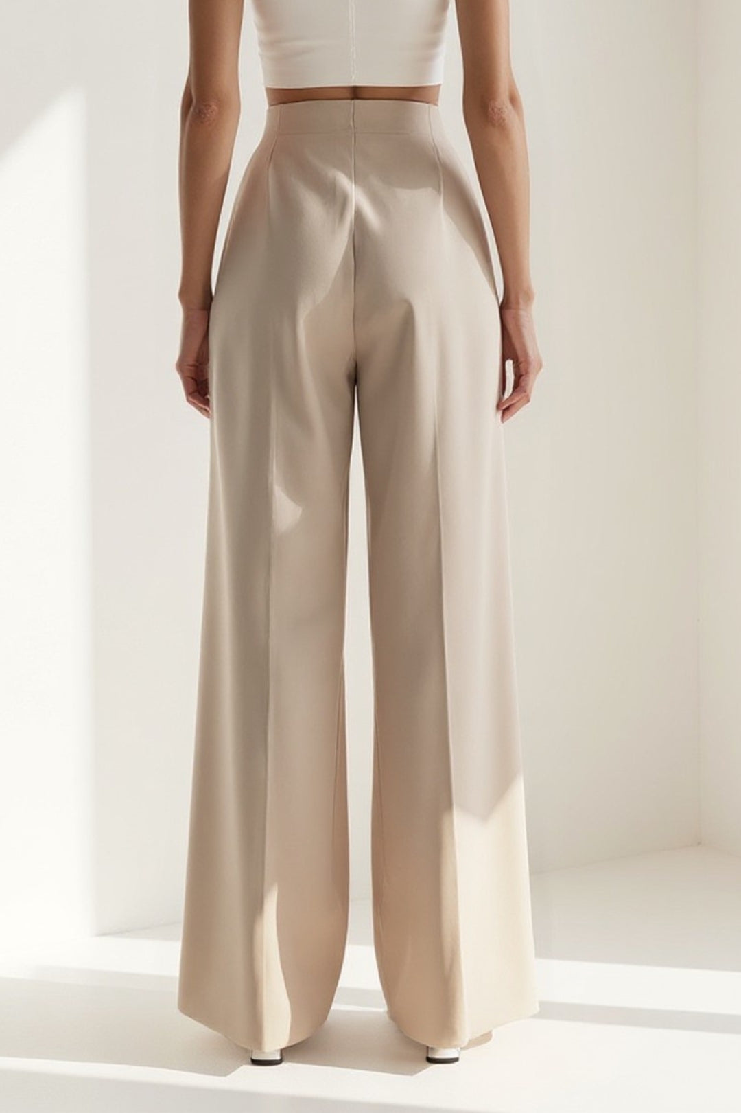 Pantalon large en tissu fluide | Taille haute | Fermeture avec boutons décoratifs