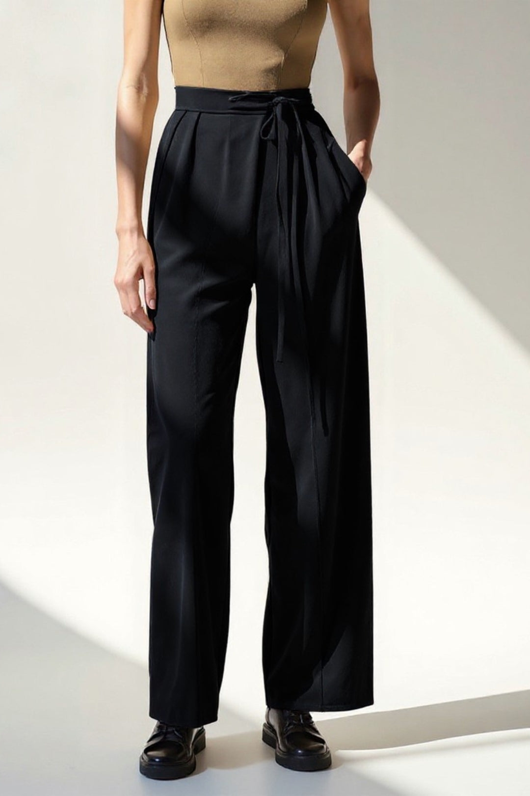 Pantalon élégant taille haute avec ceinture | Jambe droite | Disponible en plusieurs couleurs