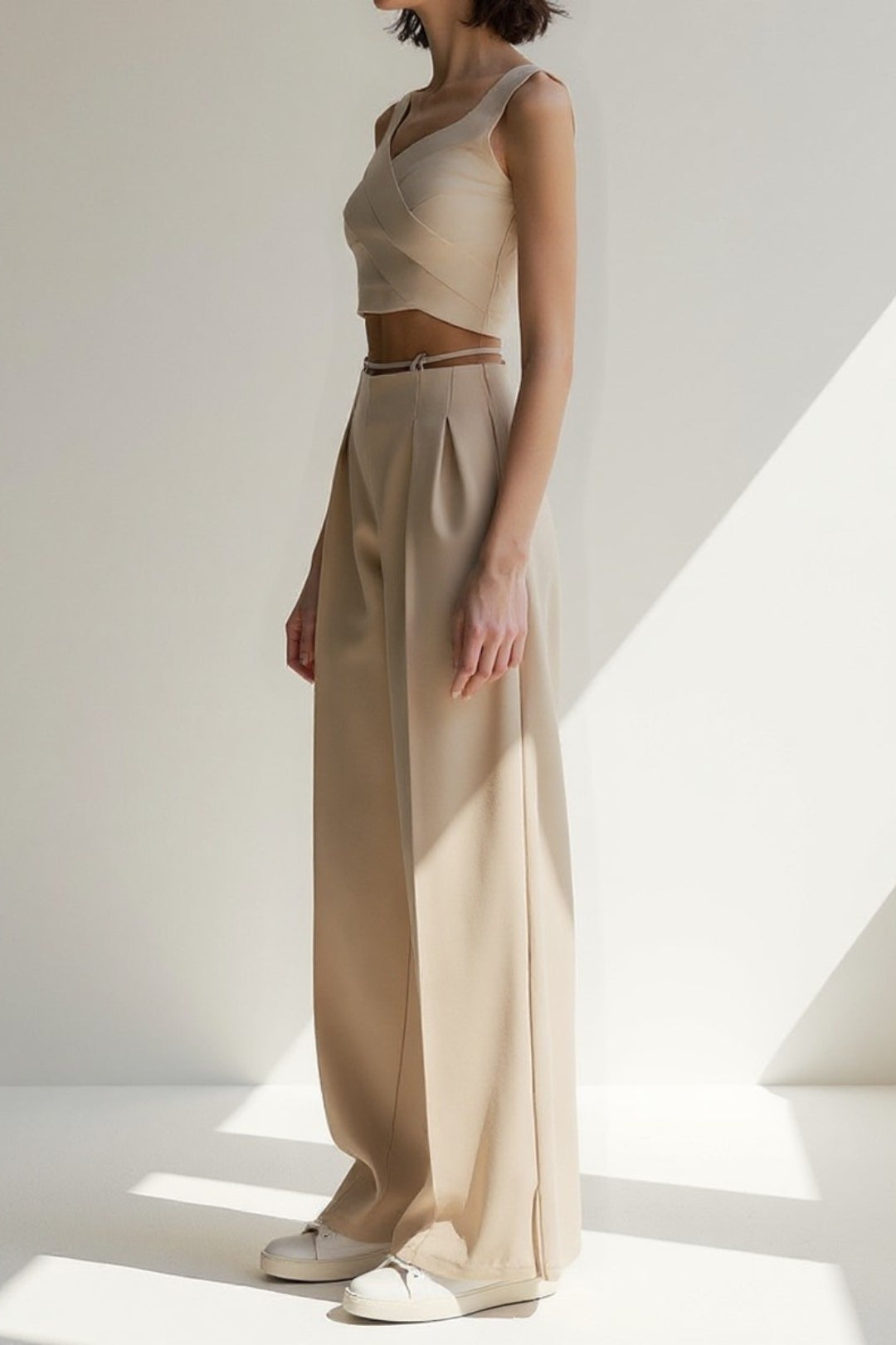 Pantalons larges avec une fine ceinture | Plis élégants | Design sophistiqué