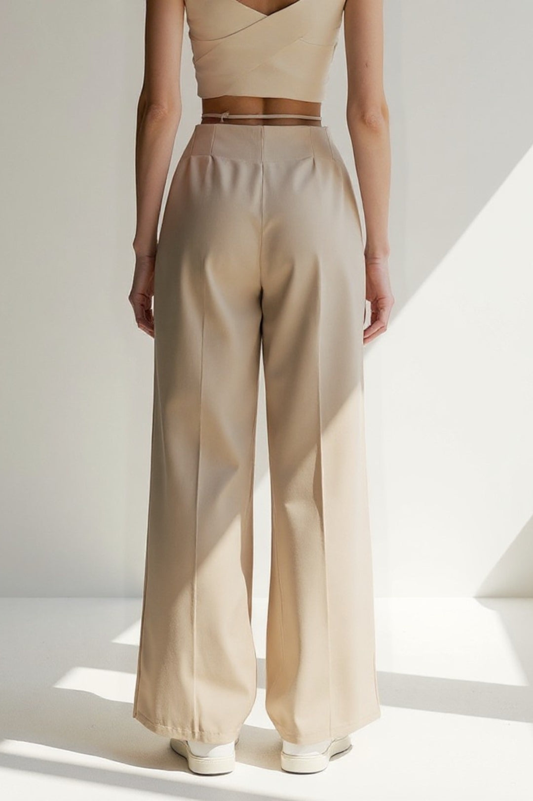 Pantalons larges avec une fine ceinture | Plis élégants | Design sophistiqué