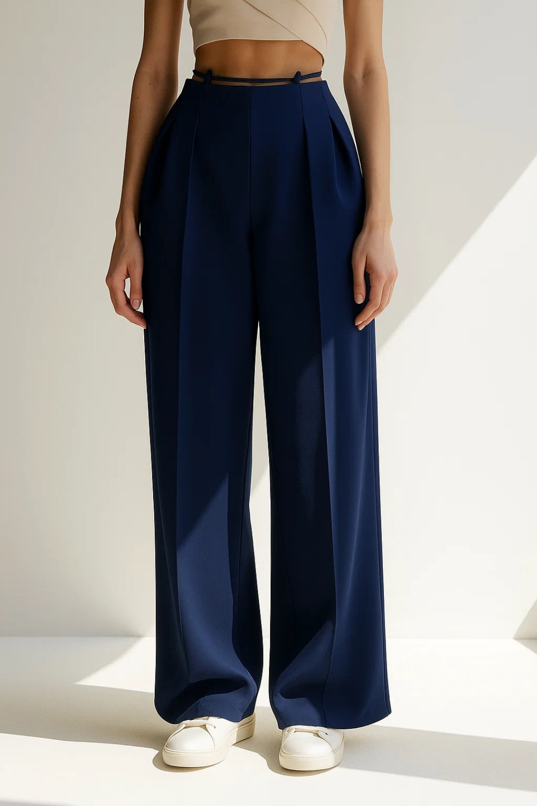 Pantalons larges avec une fine ceinture | Plis élégants | Design sophistiqué