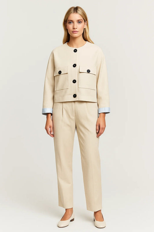 Ensemble avec veste courte et pantalons à pinces | Style élégant et moderne